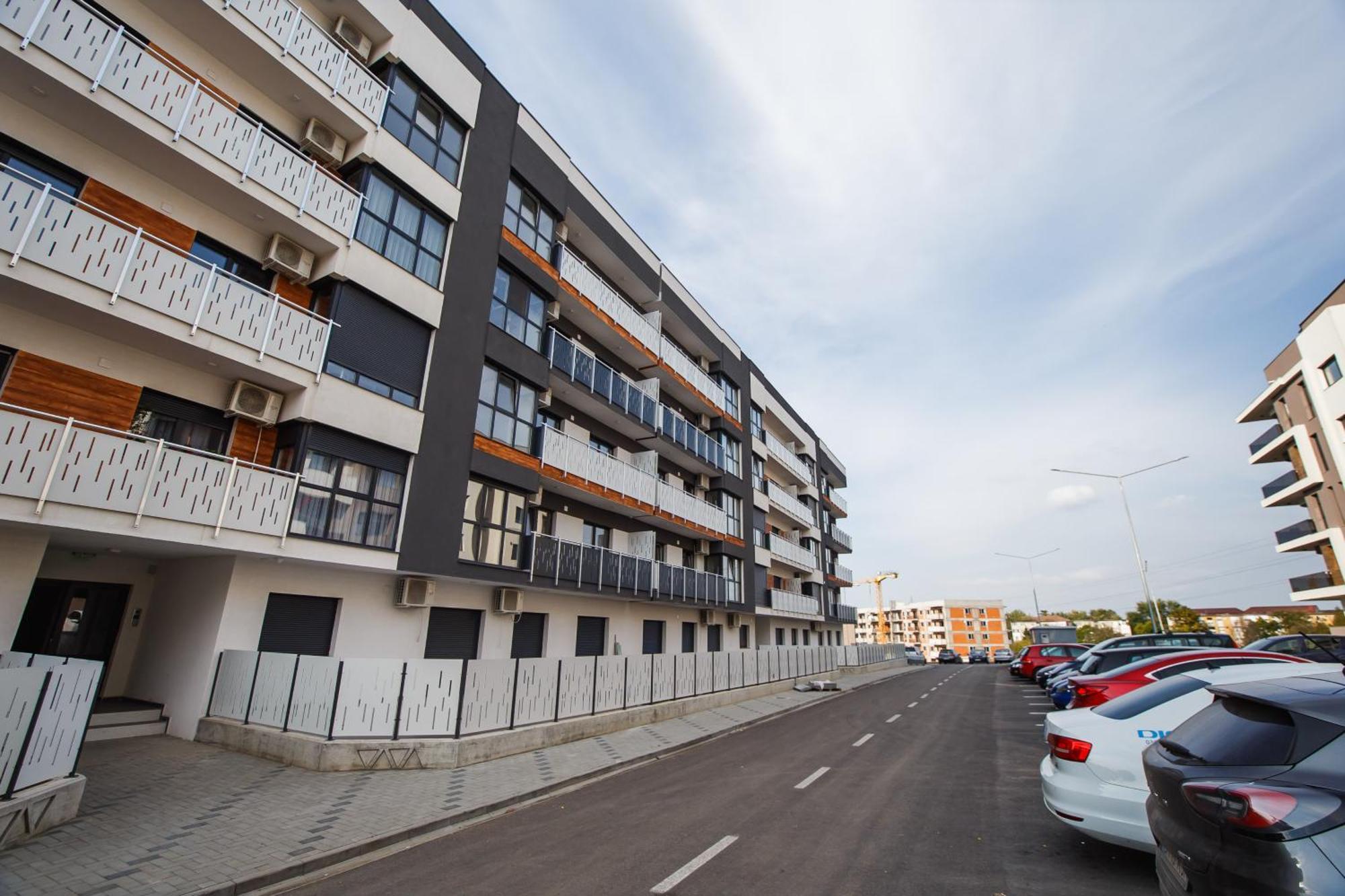 Pinky Black Escape Oradea Exterior photo